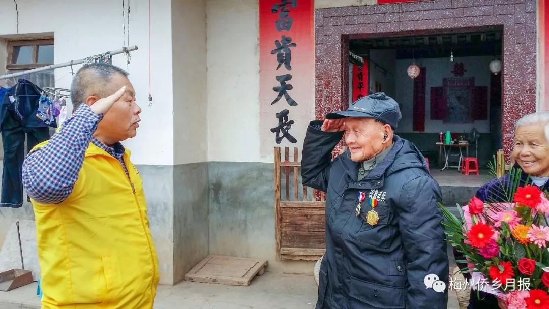 李建華與抗戰(zhàn)老兵的故事：為英雄盡孝道，為后世傳善行